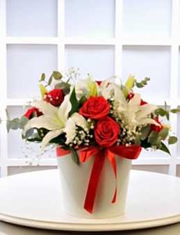 Bu Çiçekte Aşk Var  çiçek gönder