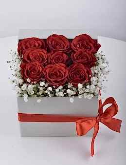 Küçük Bir Tebessüm Kırmızı Güller  çiçek gönder