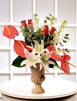 Kupa Seramikte Güller, Antoryumlar ve Lilyumlar  çiçek gönder