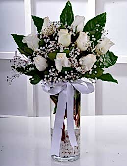 Kış Masalı 9 Beyaz Gül Çiçek Arajmanı  çiçek gönder