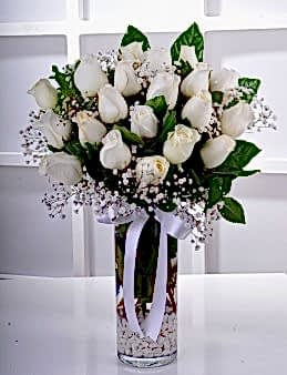 Vazoda 21 Beyaz Gül Aranjmanı Aranjmanlar çiçek gönder