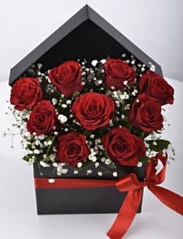 Siyah Kutuda 9 Kırmızı Gül Kutuda Çiçek çiçek gönder