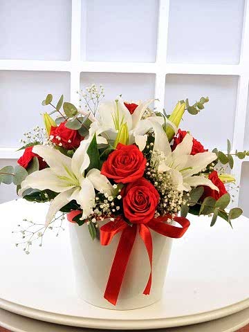 Bu Çiçekte Aşk Var Aranjmanlar çiçek gönder