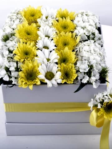 Özel Kutuda Kır Çiçekleri Kutuda Çiçek çiçek gönder