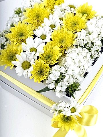 Özel Kutuda Kır Çiçekleri Kutuda Çiçek çiçek gönder