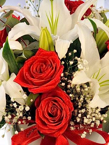 Bu Çiçekte Aşk Var Aranjmanlar çiçek gönder
